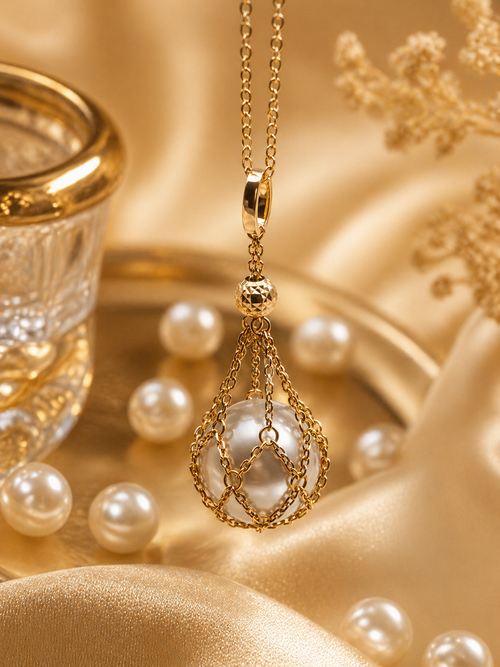 18k gold chain necklace with teardrop pearl net pendant, detail view