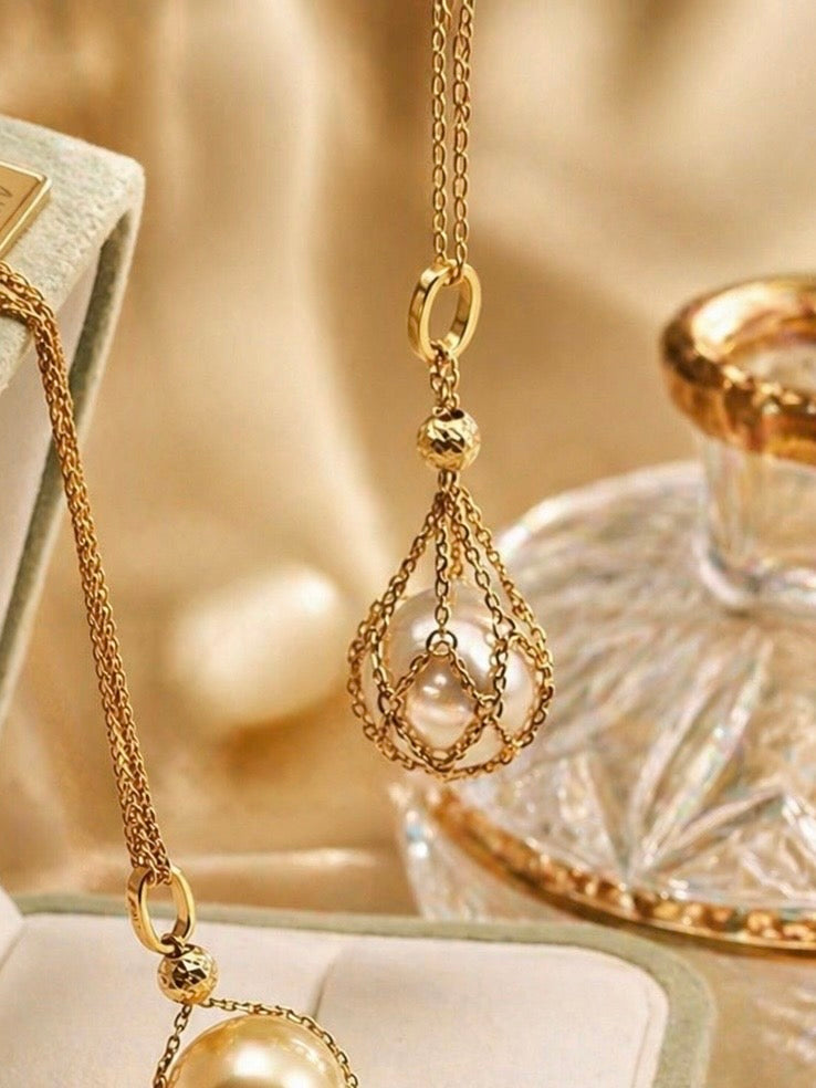 18k gold net pendant necklace with teardrop saltwater pearl in frame