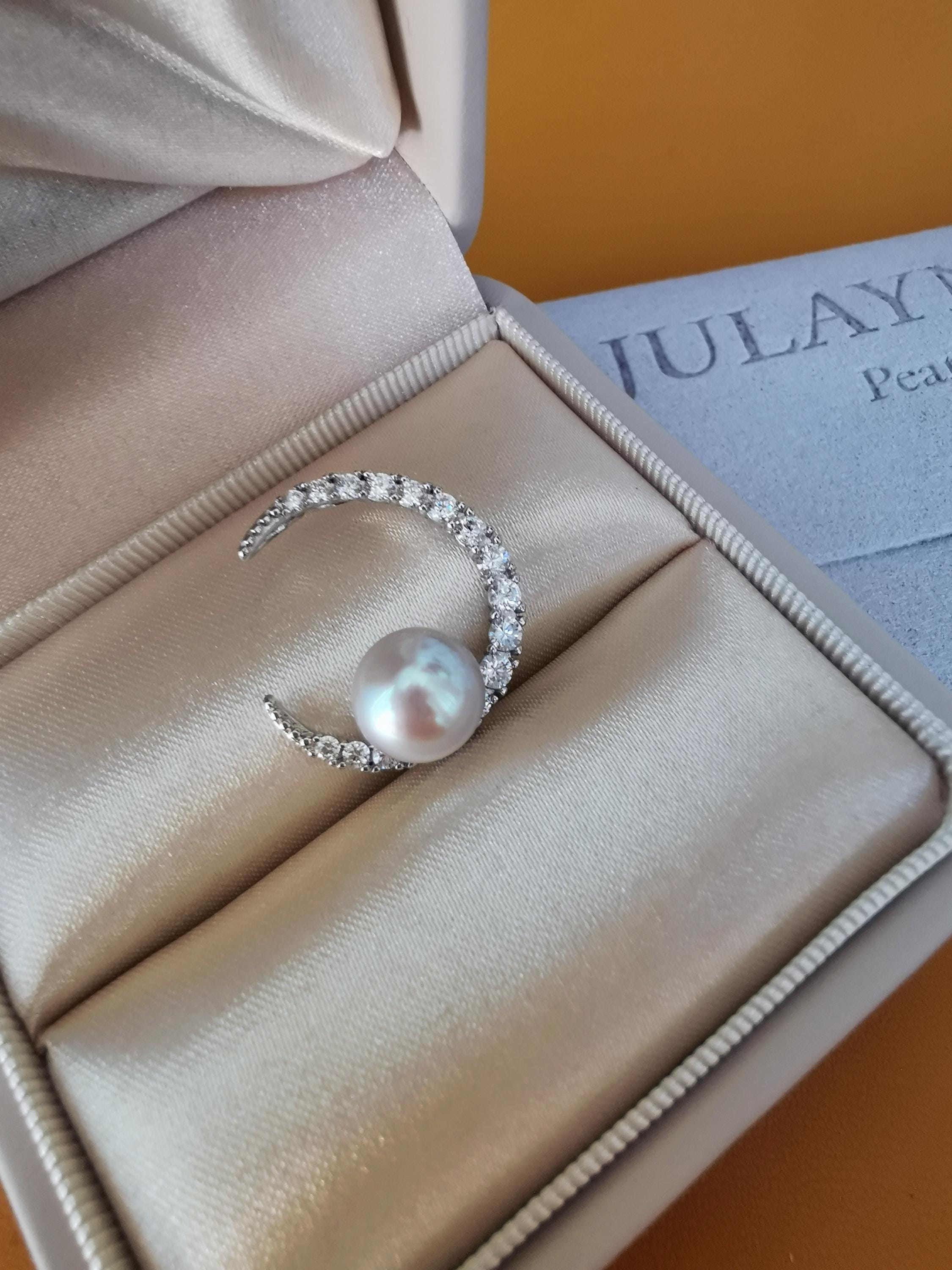 Silver crescent pearl pendant with pavé stones and round cultured pearl in box