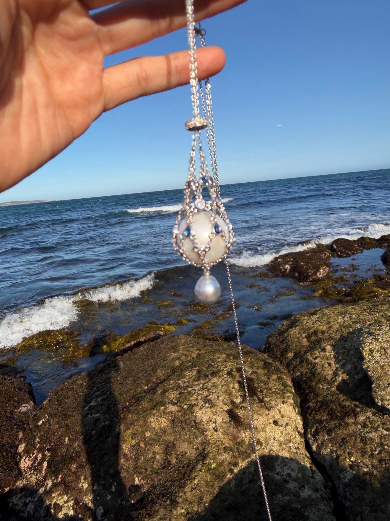 Teardrop openwork pendant necklace with blue stones and hanging round pearl