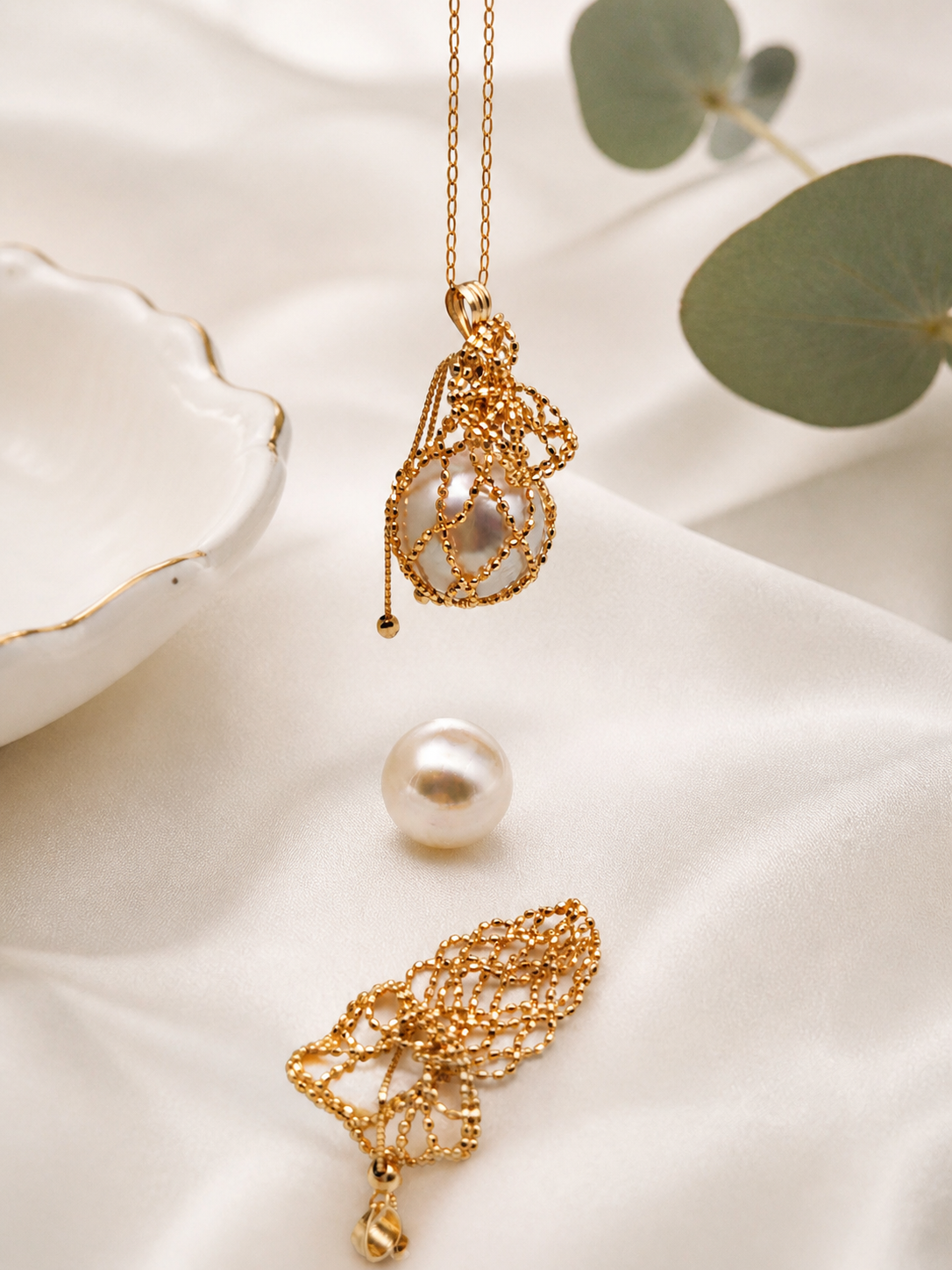 18K solid gold net pouch pendant with pearl accent on gold chain