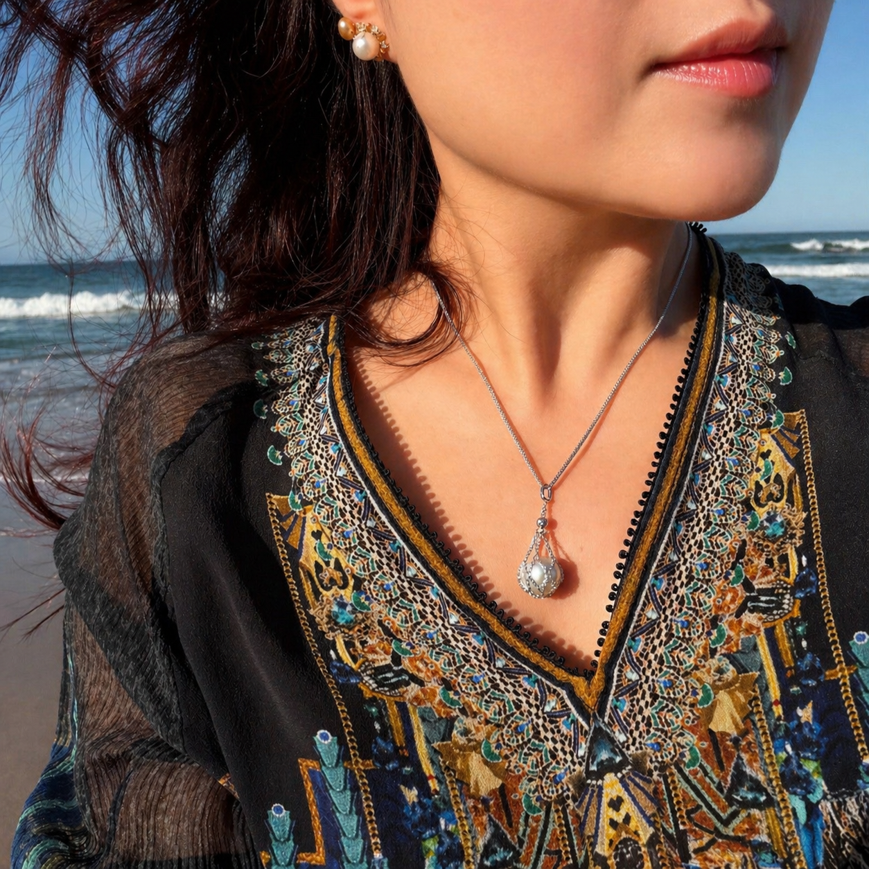 18k gold net pendant necklace with saltwater pearl drop and small earrings