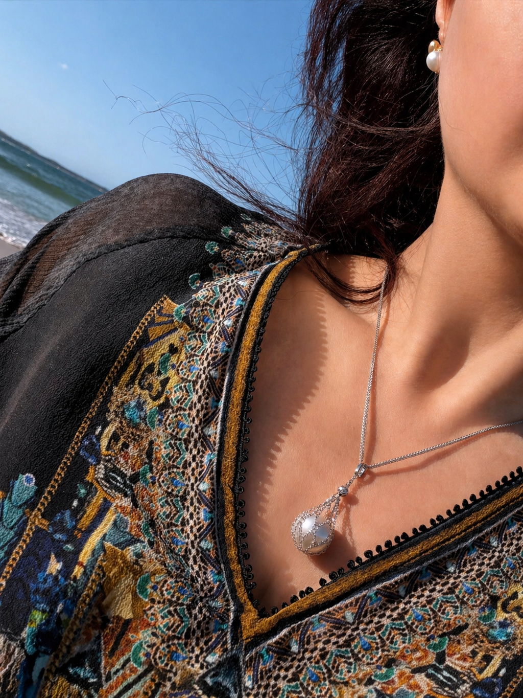 18k gold net pendant necklace with saltwater pearl drop on chain