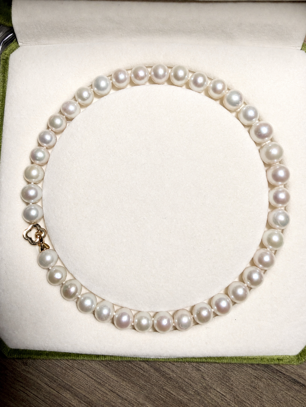 Pearl bead necklace with gold-tone clover charm and white all-nacre pearls