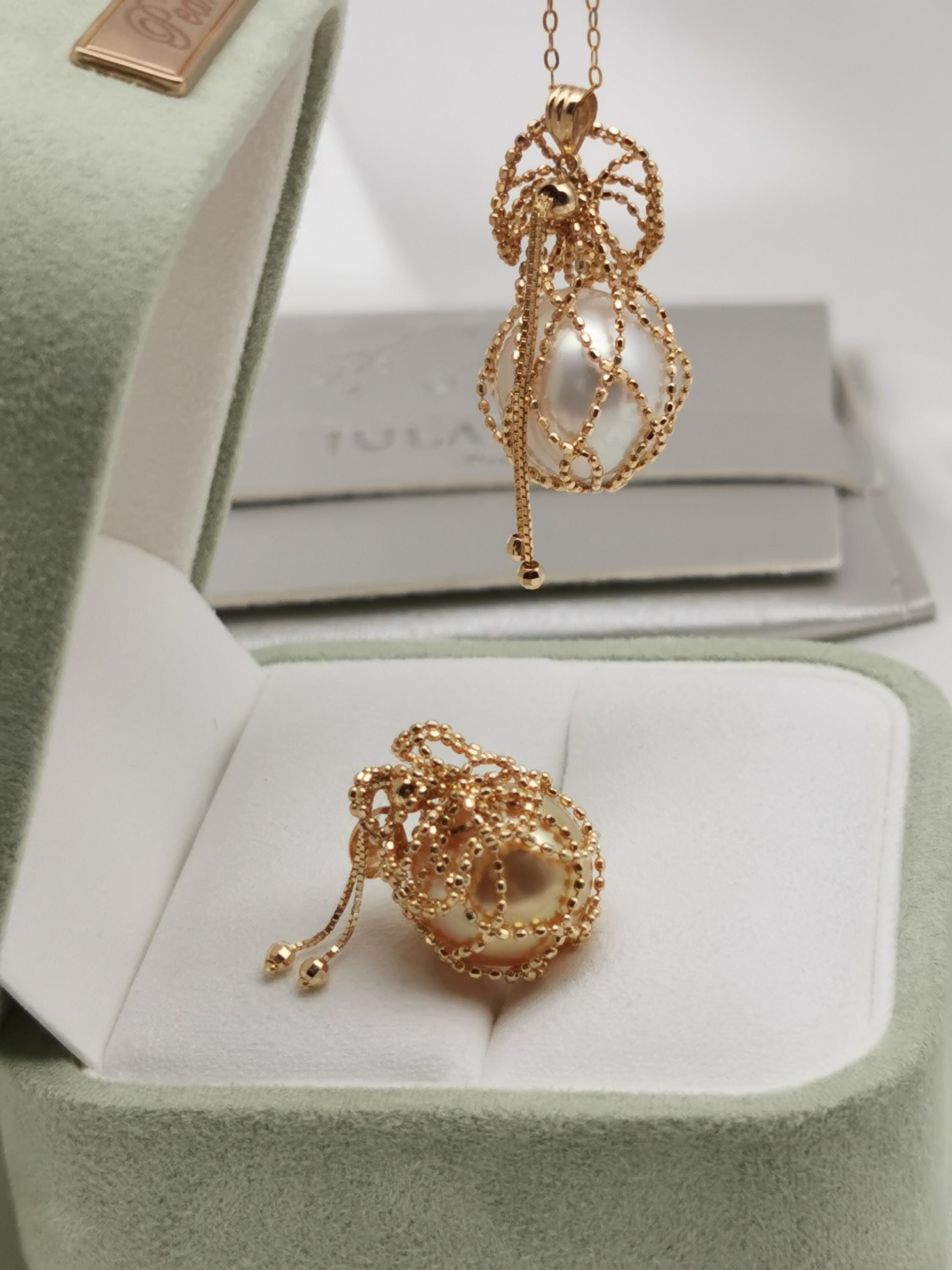 18K solid gold net pouch pendant with white South Sea pearl on gold chain